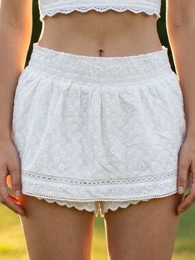NWT Forever 21 White Bloomer Eyelet Shorts